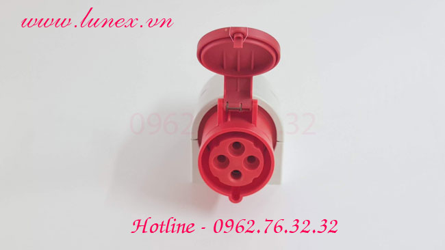 o-cam-dien-cong-nghiep-gan-tuong--F124-6-32A-4P